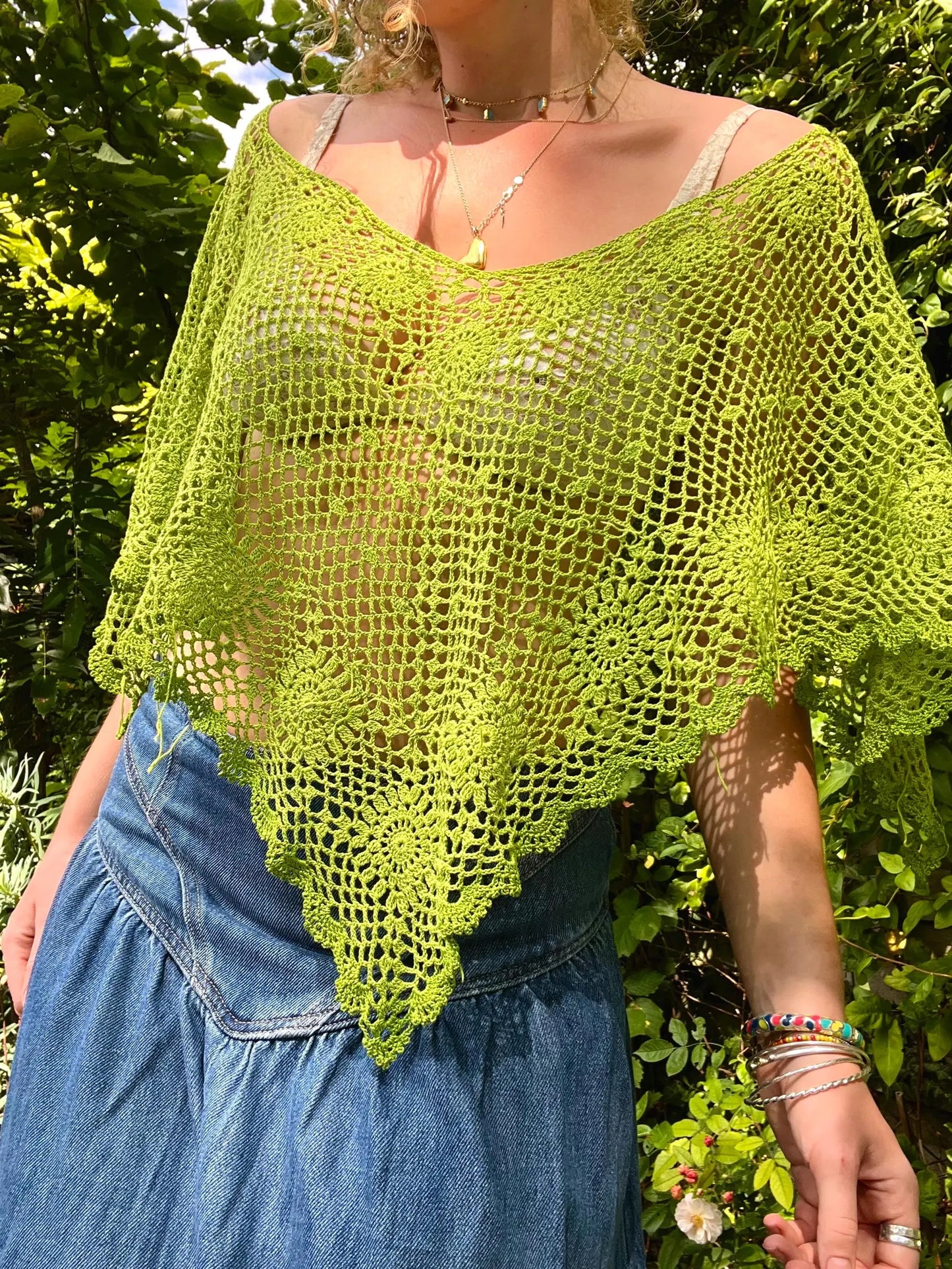 Effortless Style with a Lightweight Clover Poncho Crochet Pattern