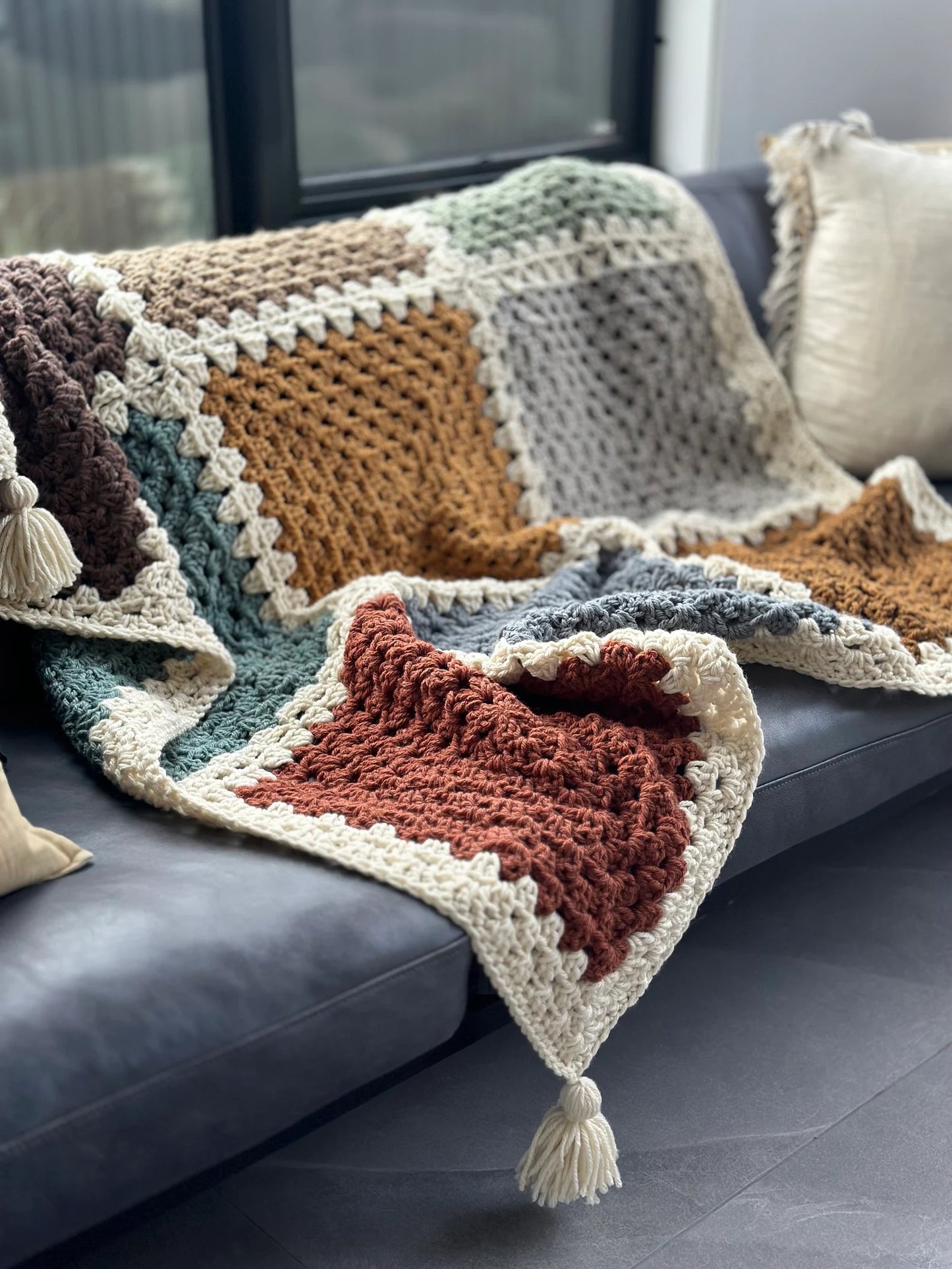 9 Square Granny Throw – Cozy & Colorful Blanket Crochet Pattern