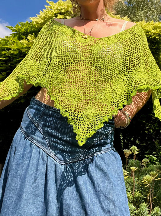 Effortless Style with a Lightweight Clover Poncho Crochet Pattern