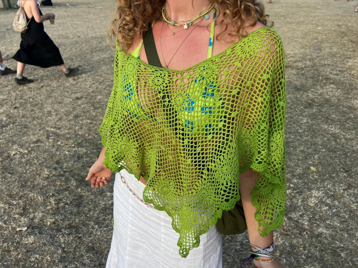 Effortless Style with a Lightweight Clover Poncho Crochet Pattern