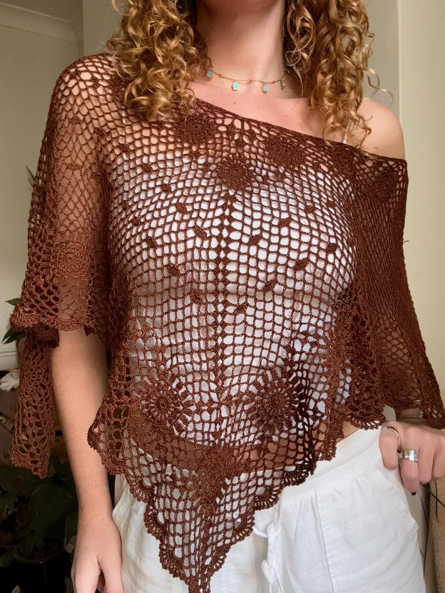 Effortless Style with a Lightweight Clover Poncho Crochet Pattern
