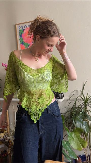 Effortless Style with a Lightweight Clover Poncho Crochet Pattern