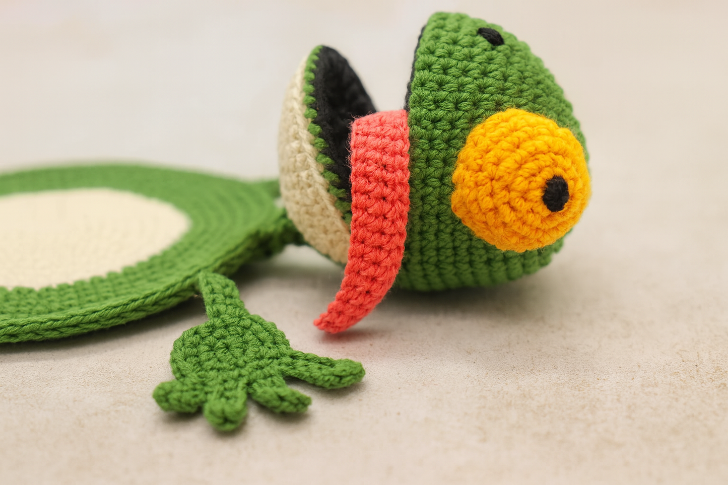 🦎 Funny Splat Lizard Coaster – Crochet Pattern
